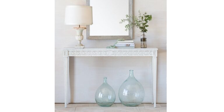 The Best Ways to Decorate Your Vintage Console Table