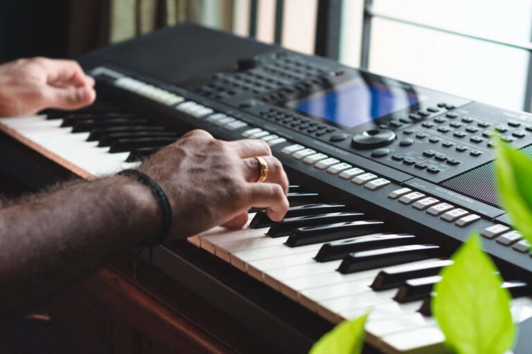 Czy Lepiej nauczyć się gry na Pianinie czy KeyBoardzie ?