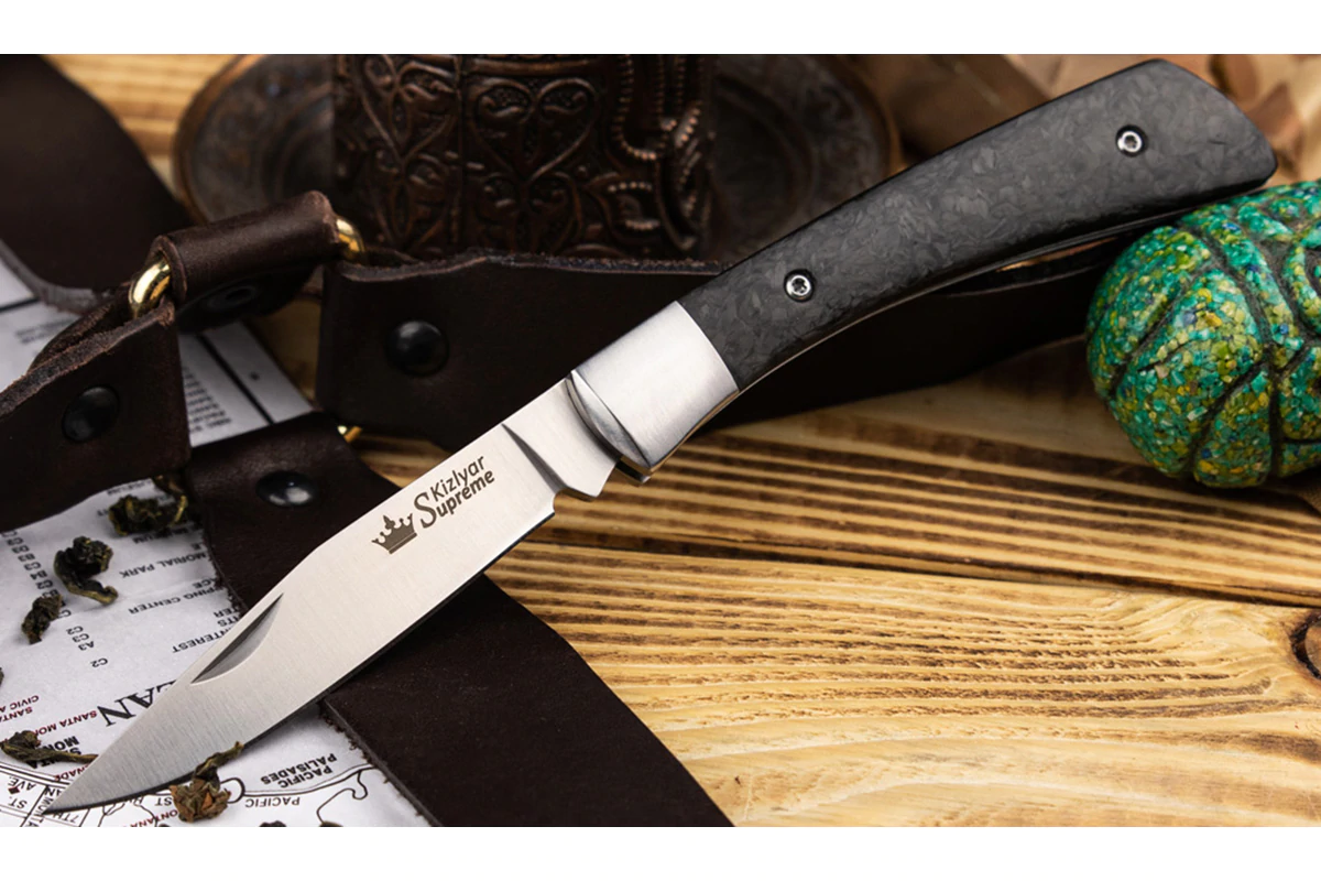 Carbon Fiber Knife Handle Material: Is It Superior?